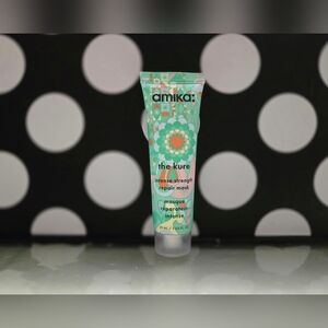 2/$15✨️Amika Mask✨️